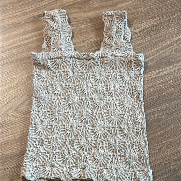 NWOT Textured Beige Womens Top Tank Square Neck Scallop lettuce edge Small - Picture 7 of 10